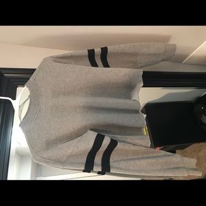 Grey crop sweatshirt